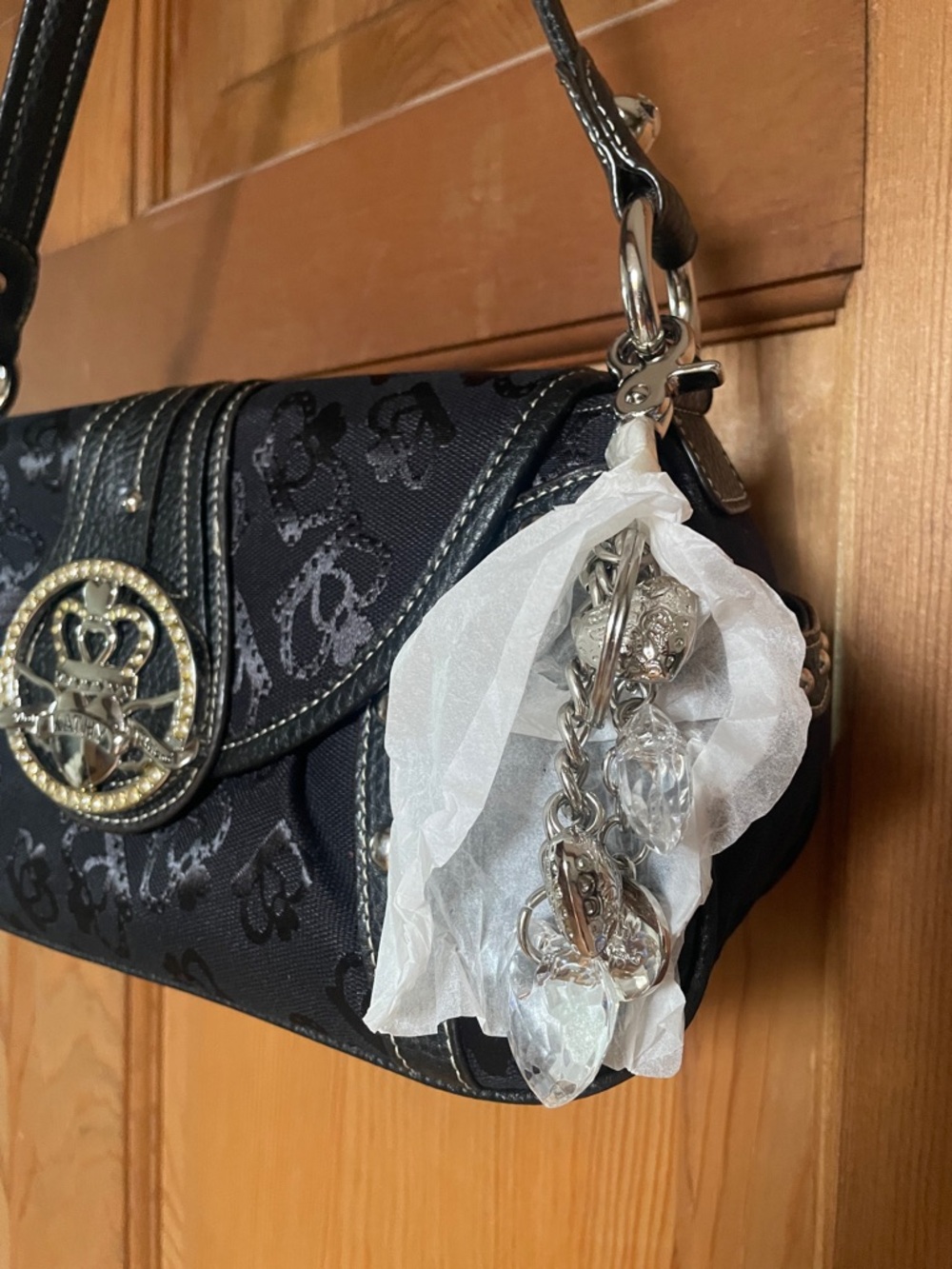 Kathy Van Zeeland Black Shoulder Bag with Crystal Emblem - Picture 3 of 6